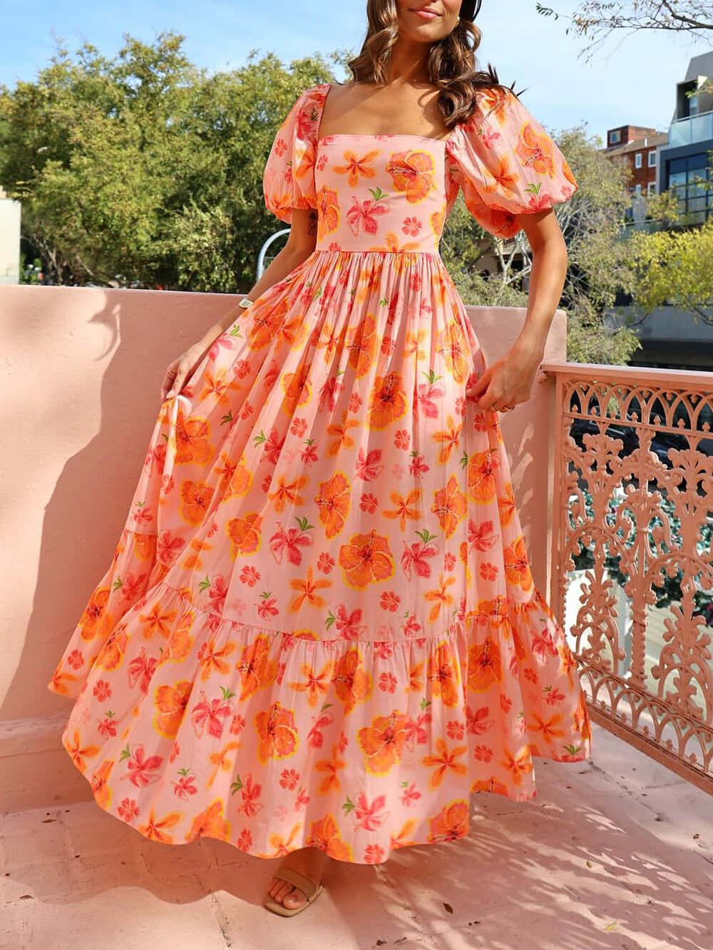 Maxi-jurk met bloemenprint en pofmouwen