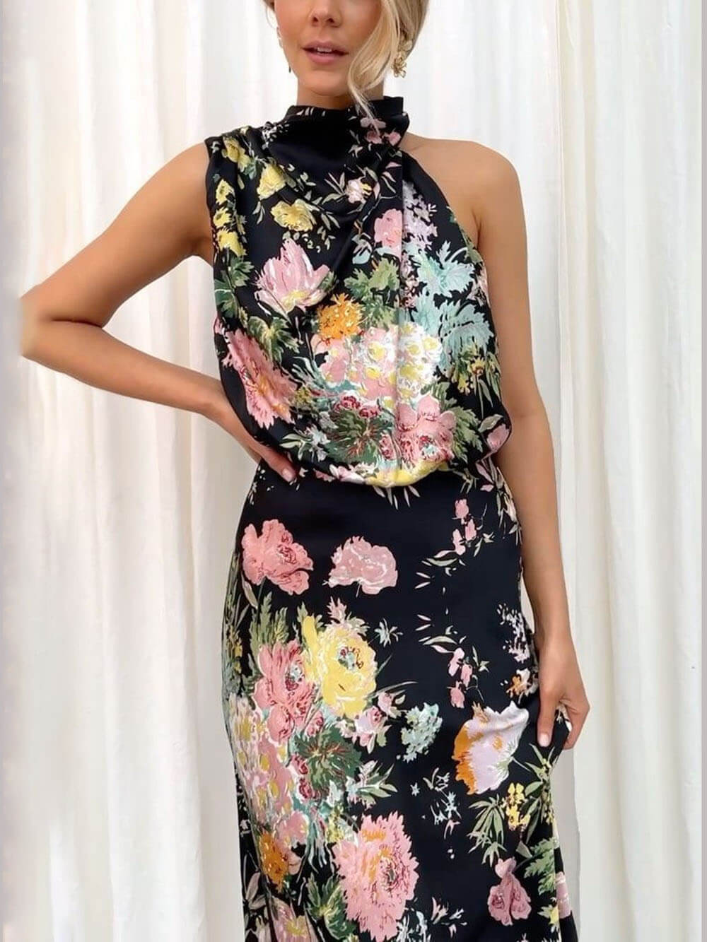 Maxi-jurk met bloemenprint en halterhals